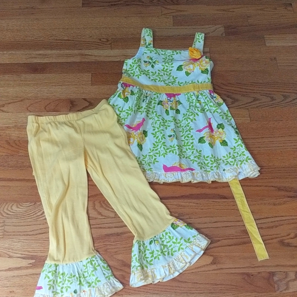 Ann Loren 2 Piece Ruffle Set